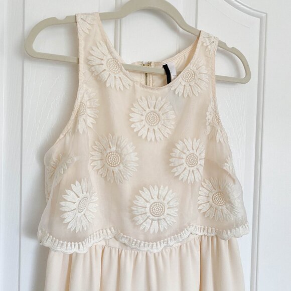 Kensie Mini Dress Womens Size Medium Mesh Overlay Cream Embroidered Lacey Flower - Picture 3 of 13